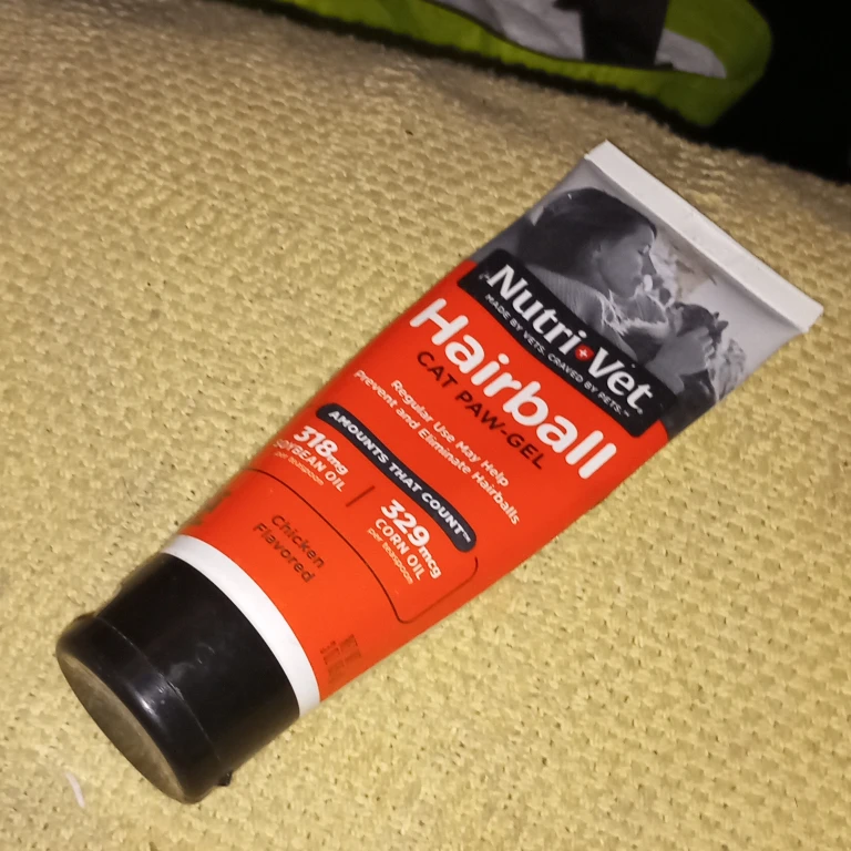 Nutri-Vet Hairball Cat Paw-Gel Chicken Flavored
