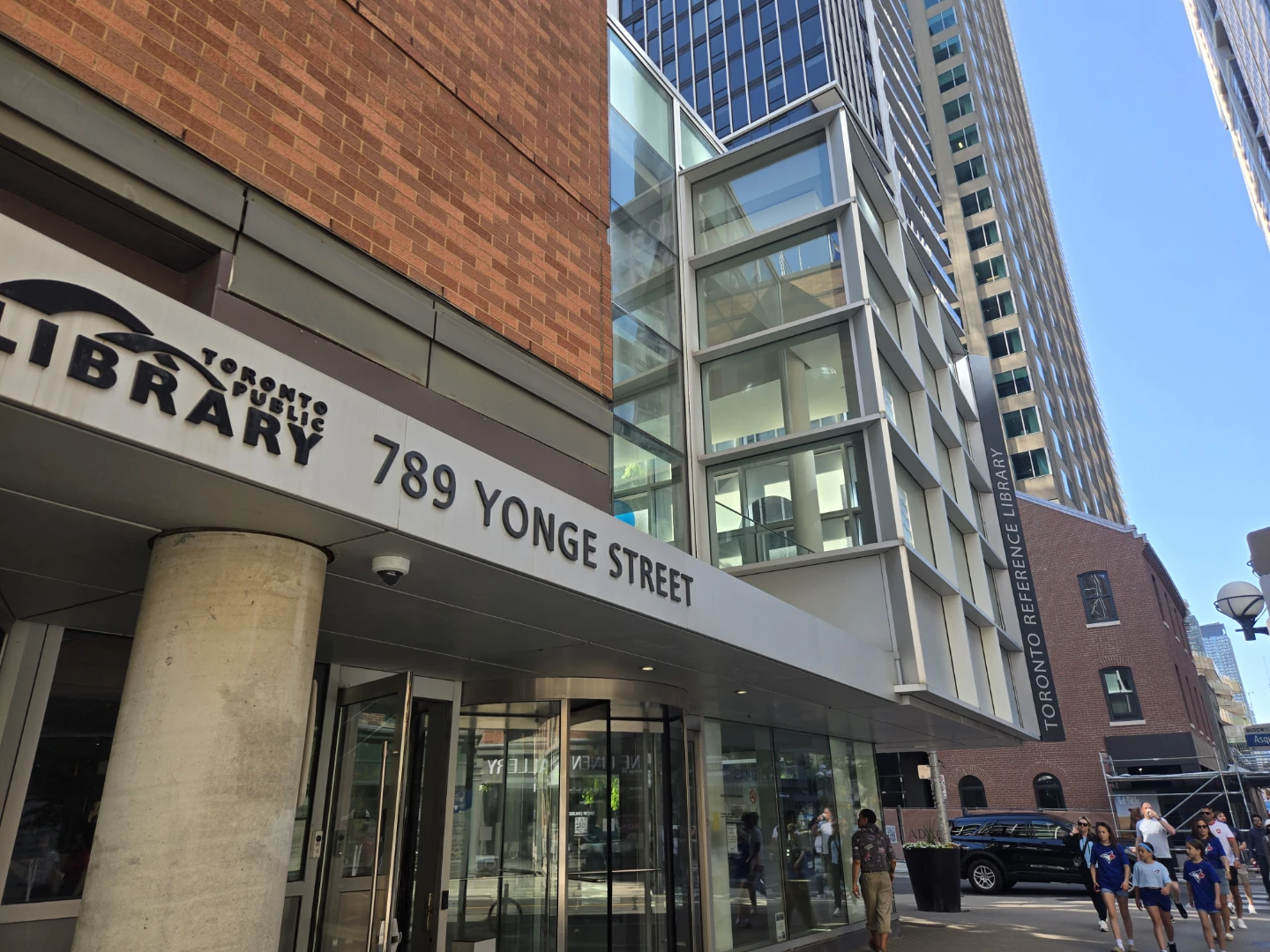 BOOK SALE @ Toronto Reference Library 9-4