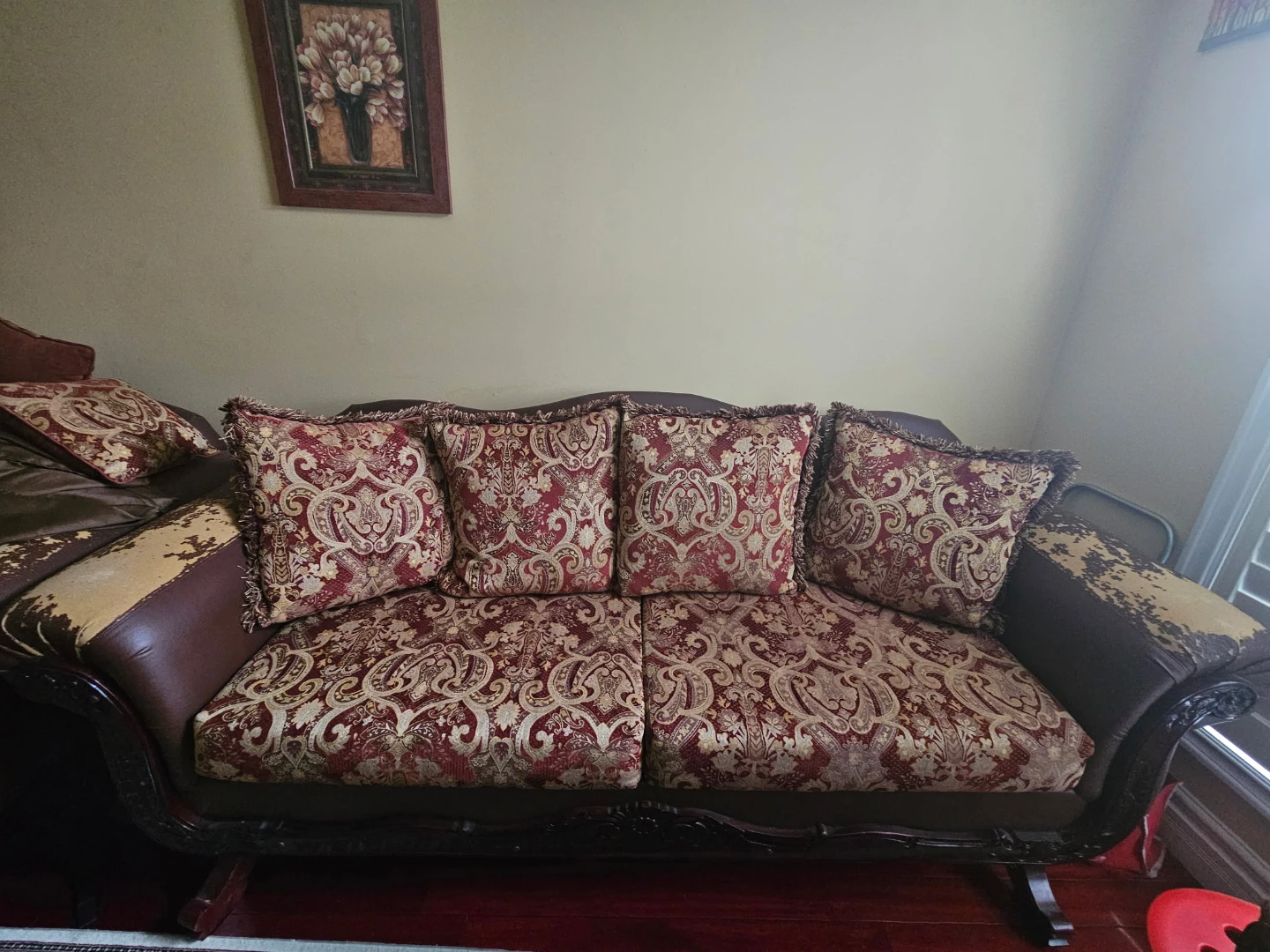 Elegant Sofa with Decorative Pillows - photo 2