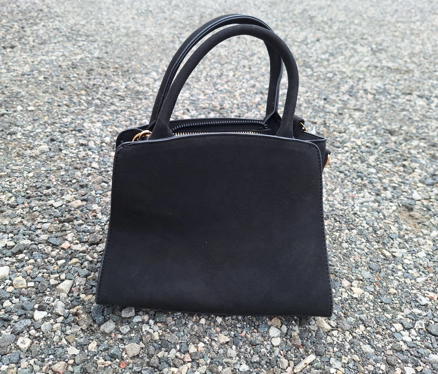 Ardene Black Faux Suede Handbag (Kit Cat Club rescue) ⚽ - photo 2