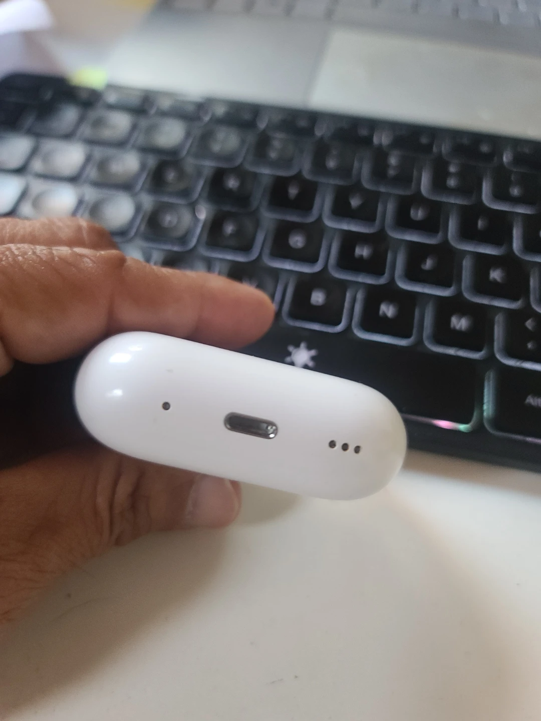 Apple AirPods Pro  And Charging Case - photo 3