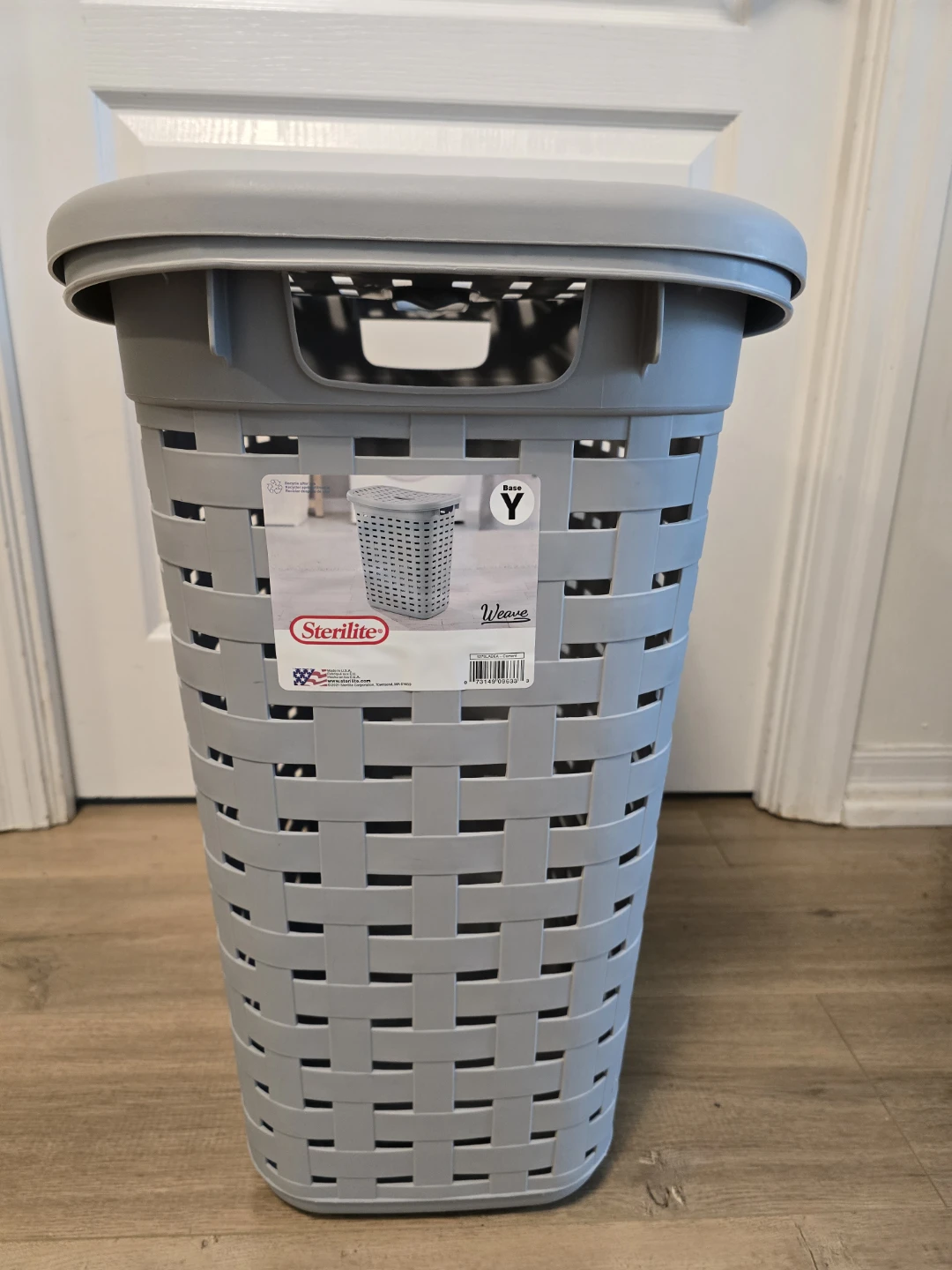 Laundry Basket with Lid - Like New - Firm Price - Moving Sale - photo 4