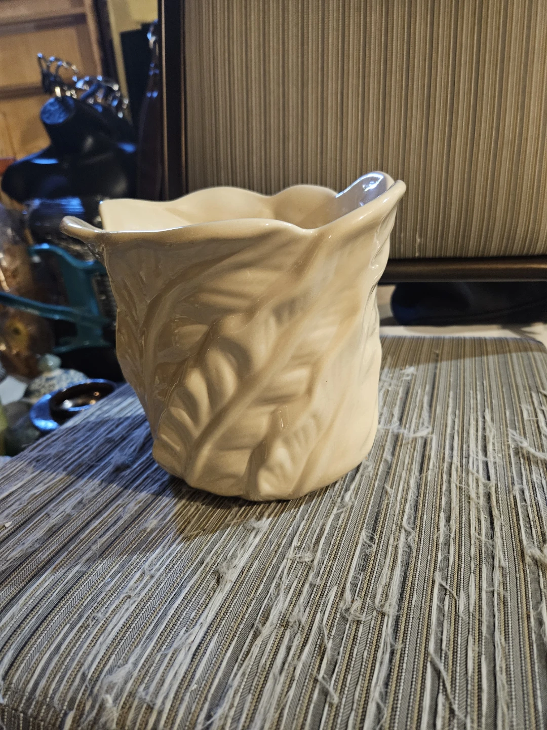 Cream Leaf Design Ceramic Planter Pot - photo 2