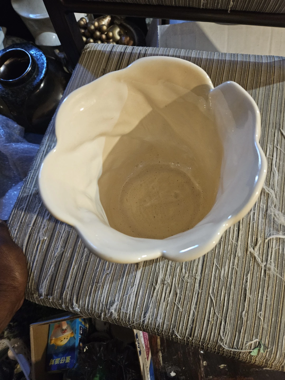 Cream Leaf Design Ceramic Planter Pot - photo 4