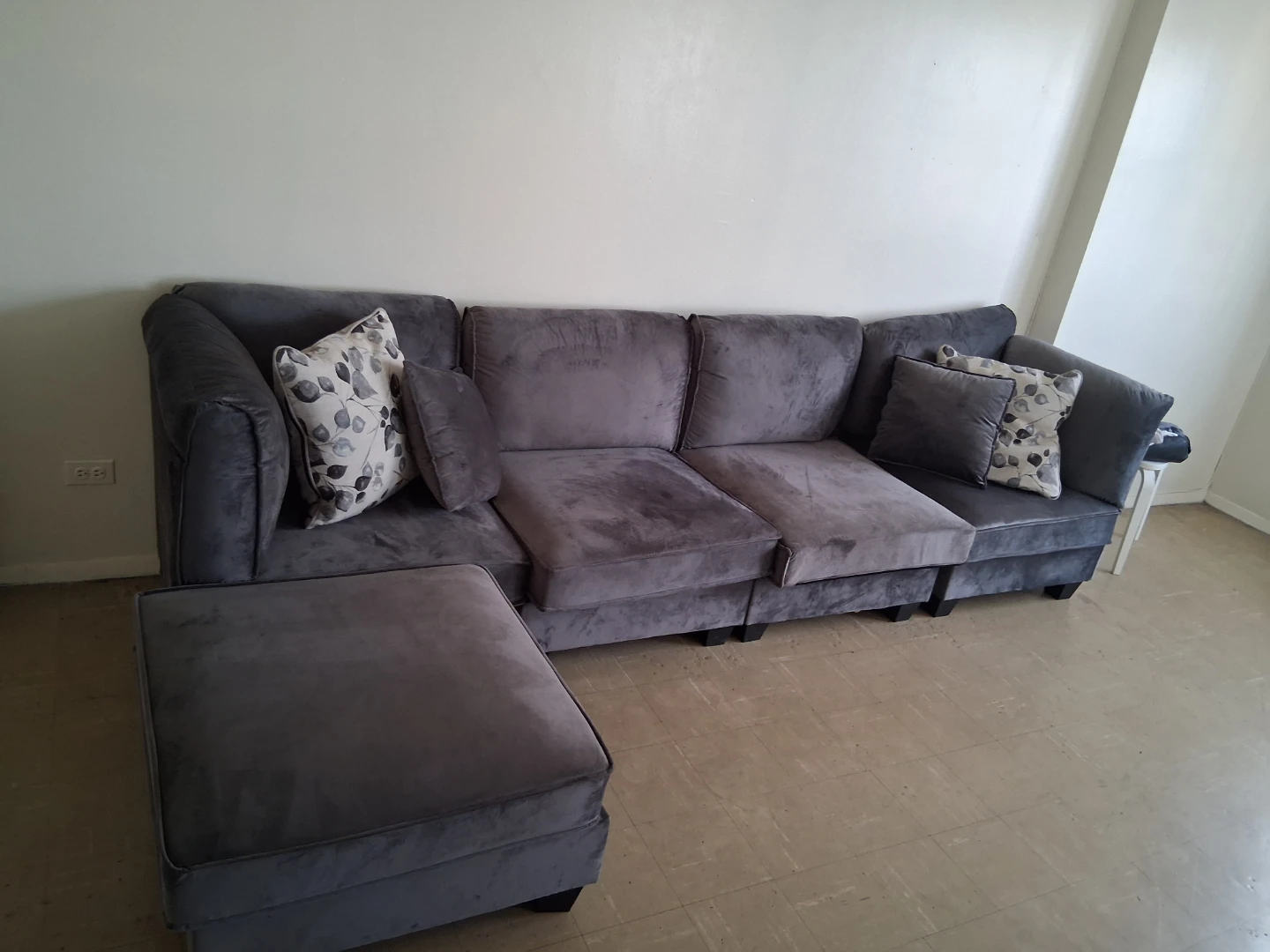 U-Shaped Sectional Sofa with Ottoman - photo 5