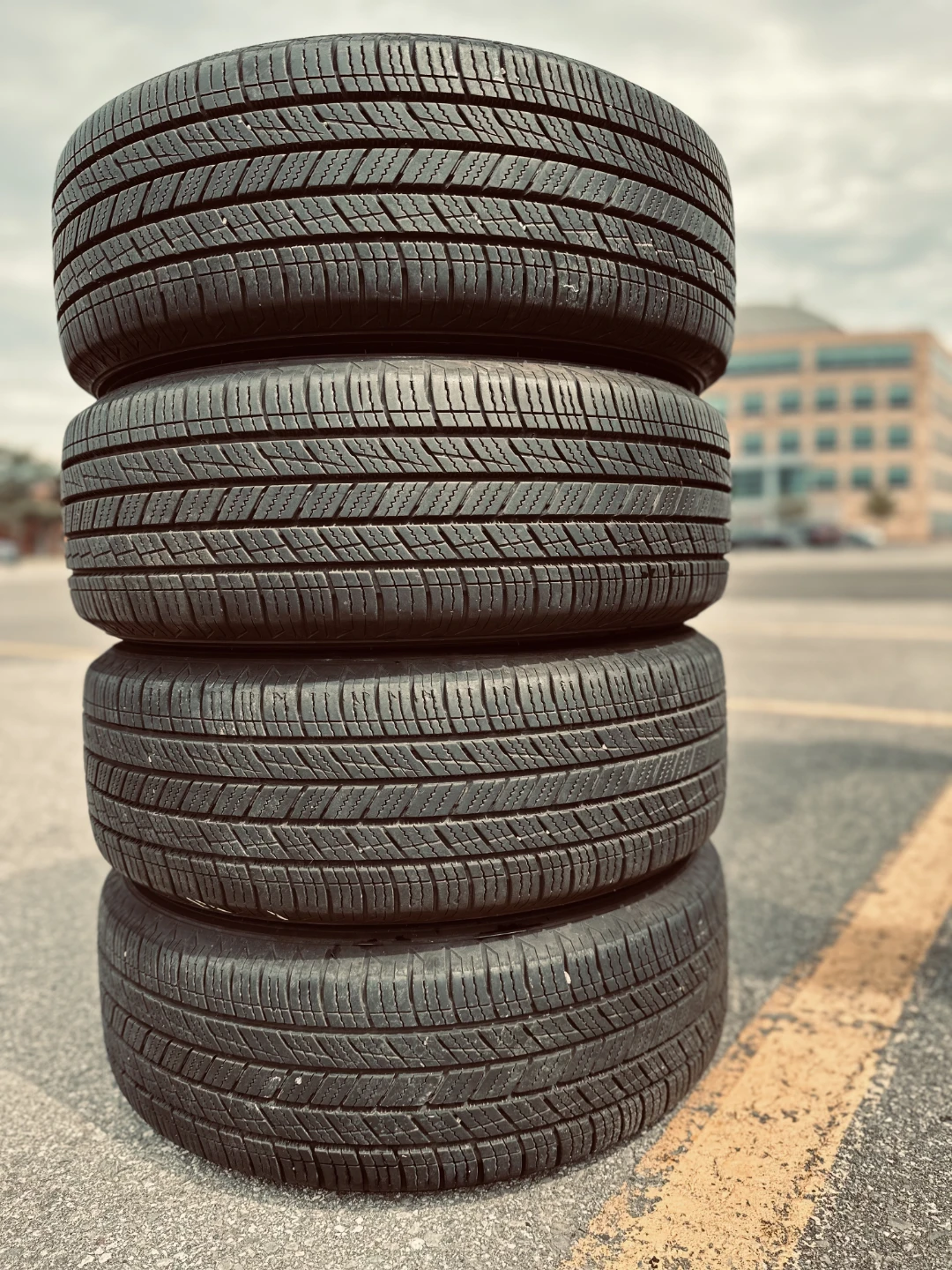 Set of 4 Kumho Solus All-Season Tires with Rims - Excellent Cond