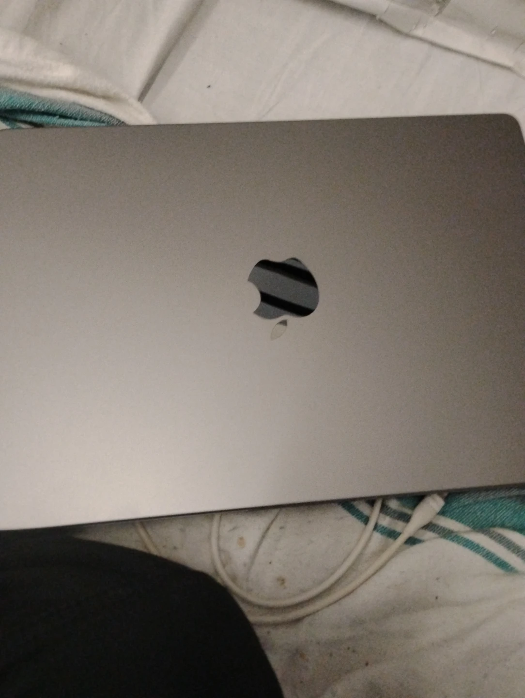 MacBook pro chip  14" (late 2023)