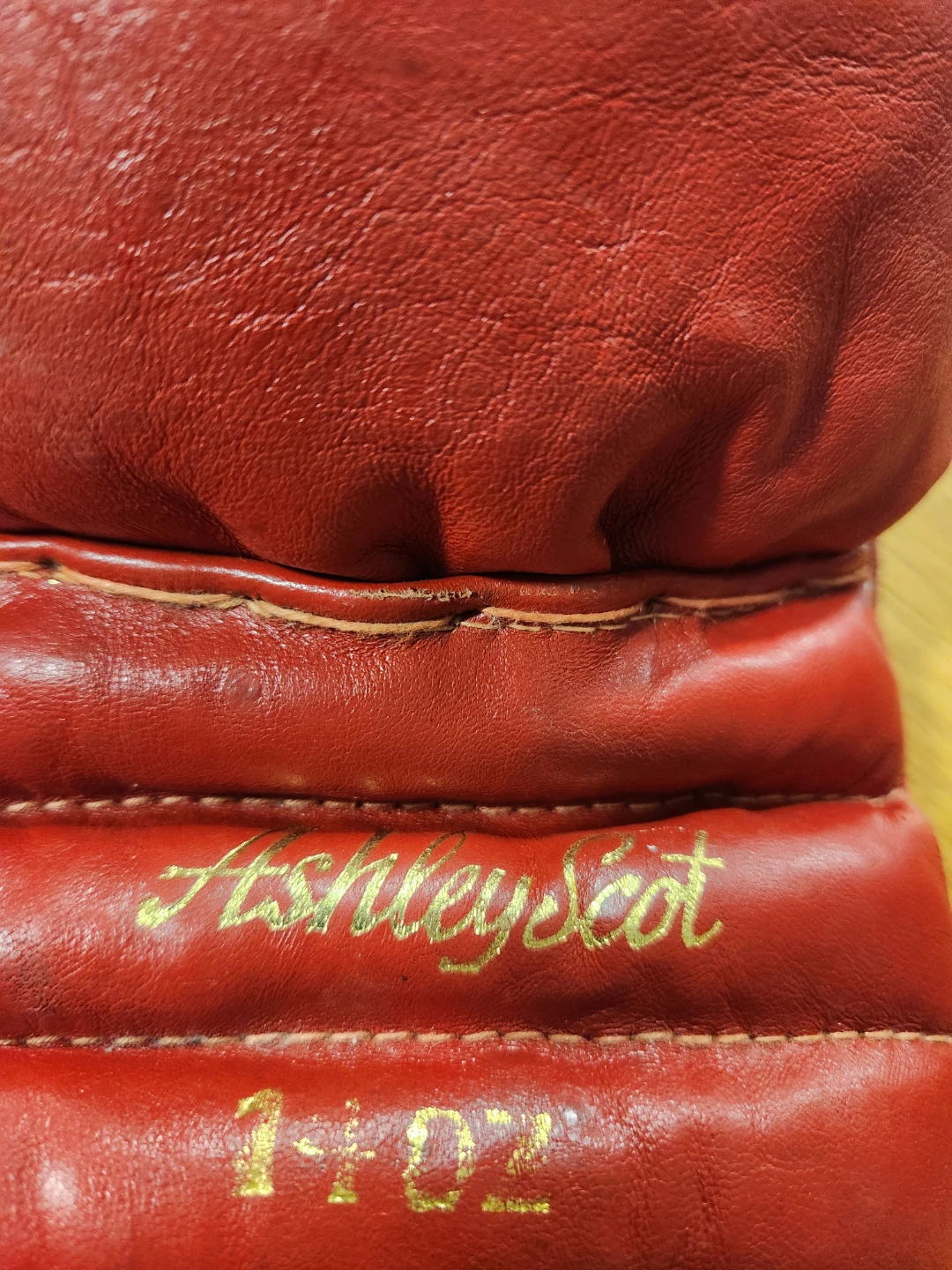 Ashley Scott 10oz Red Boxing Gloves - photo 3