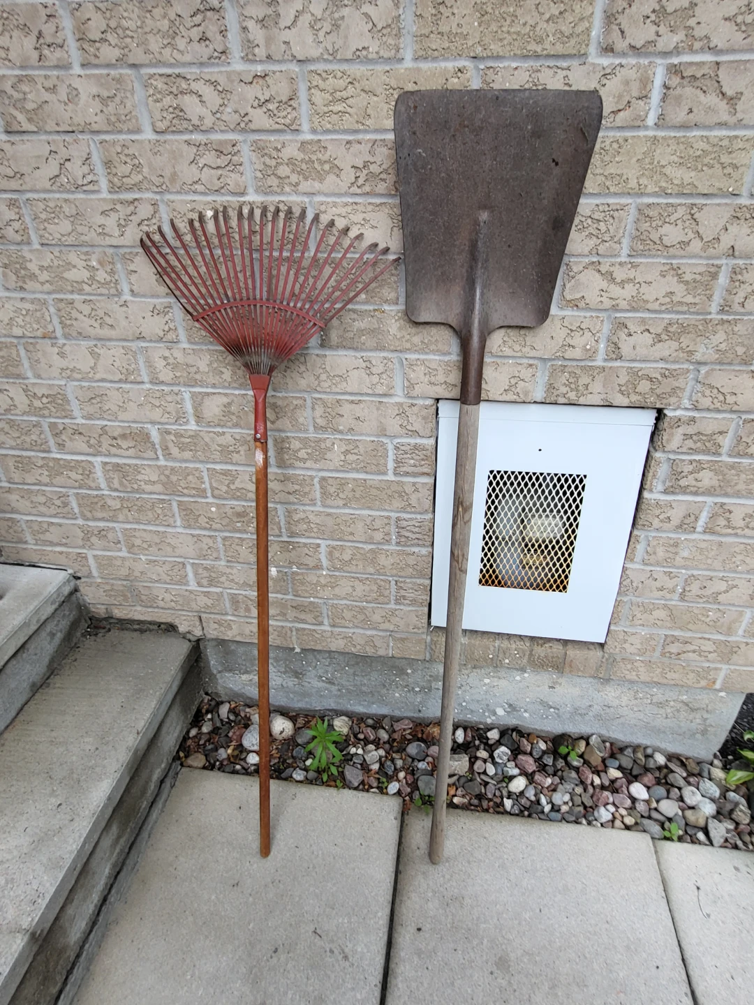 Leaf Rake and Spade Shovel Tools - photo 2
