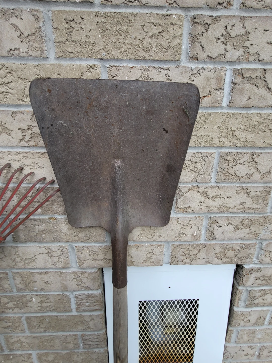 Leaf Rake and Spade Shovel Tools - photo 3