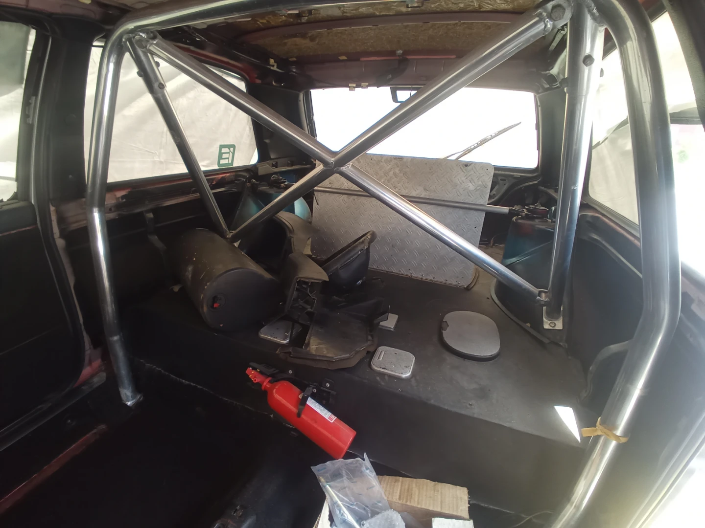 Volkswagen Golf Roll Cage and Fire Extinguisher