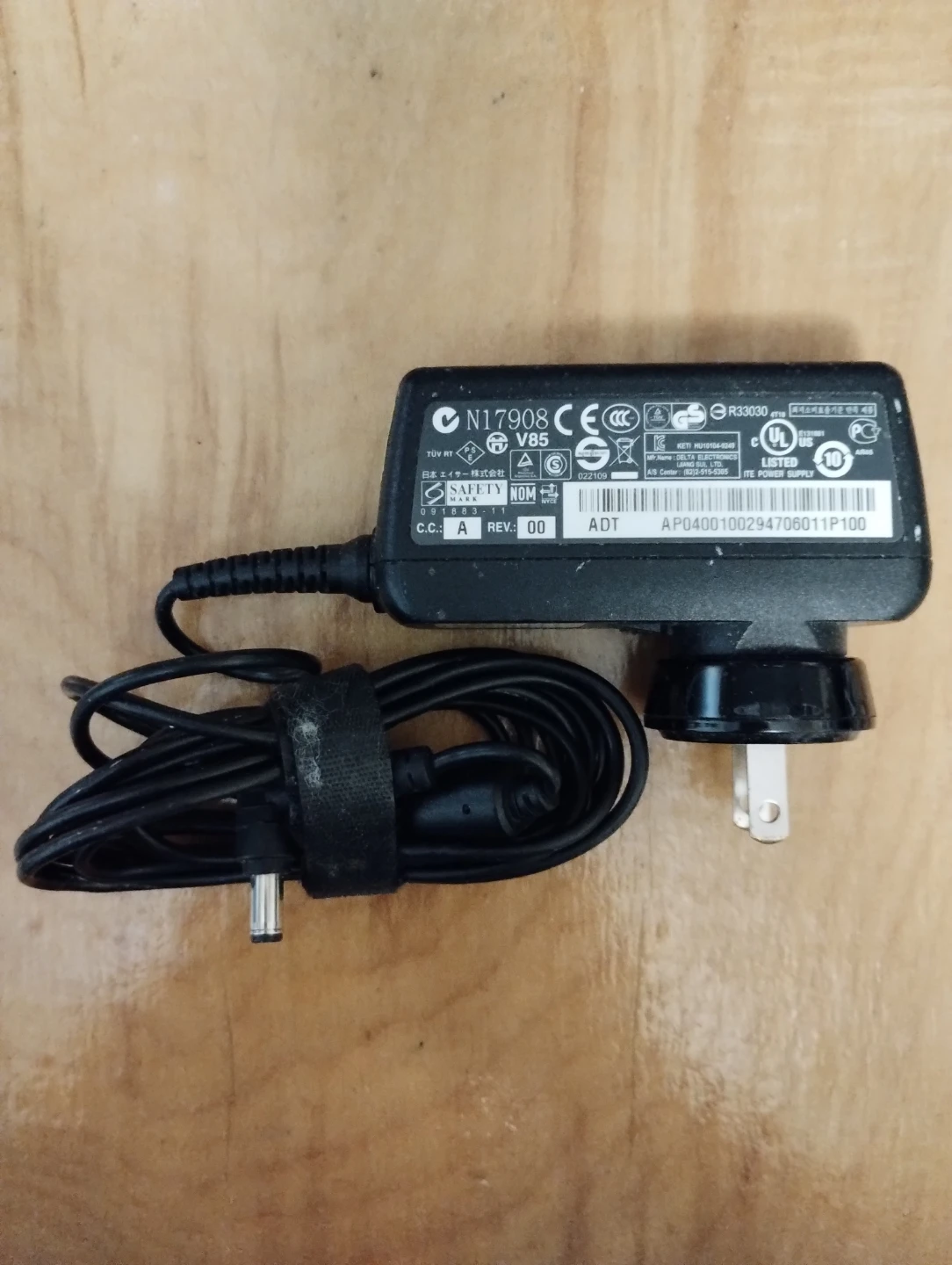 Delta Electronics AC/DC Adapter Acer Power supply charger