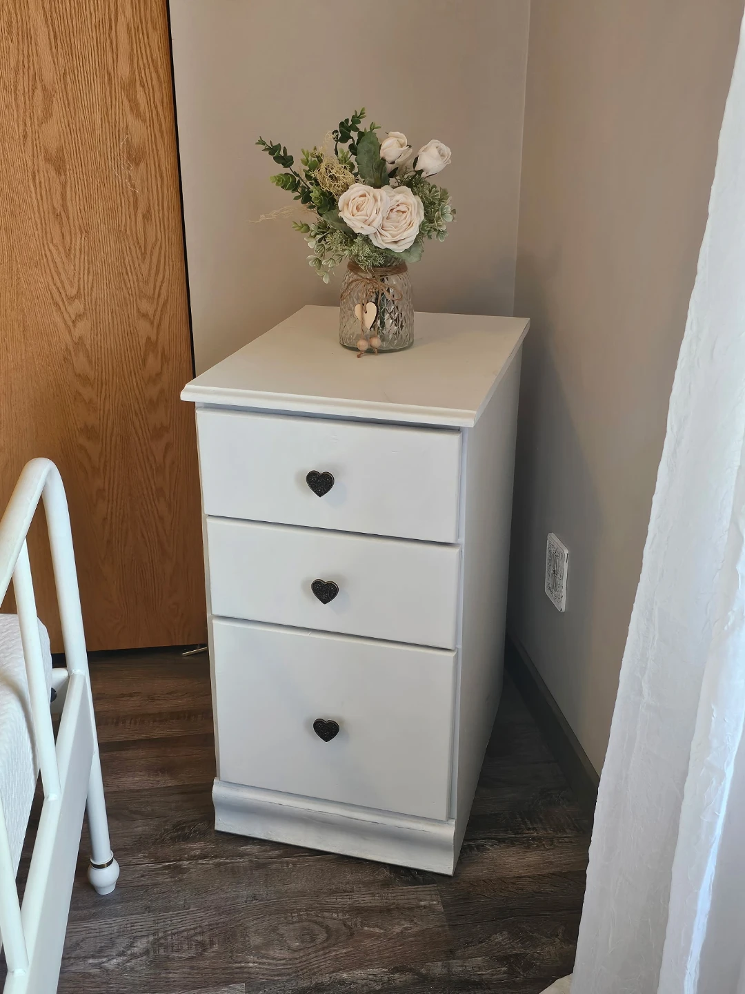White 3-Drawer Nightstand with Heart Knobs
