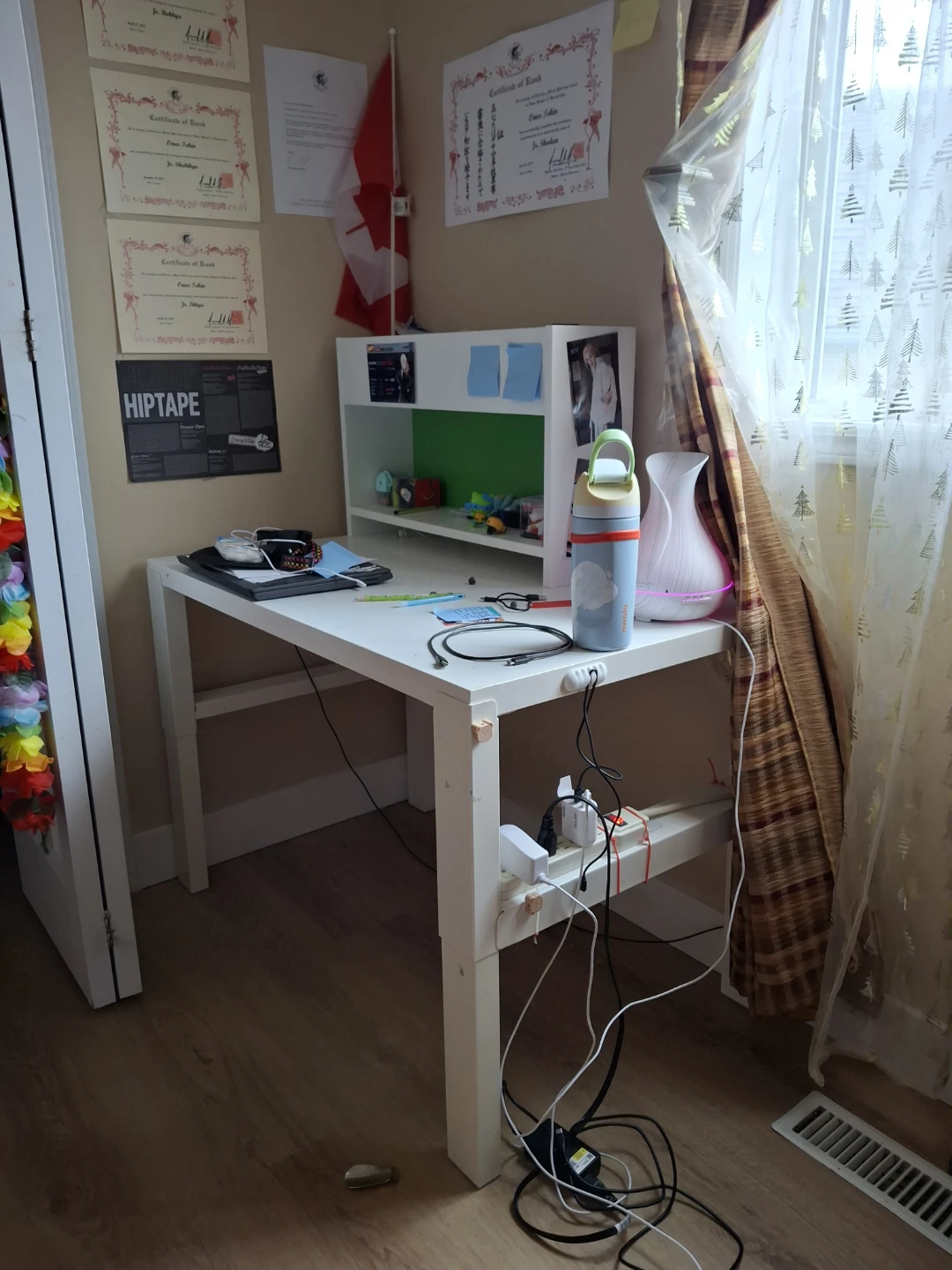 White Desk with Adjustable Height - photo 2