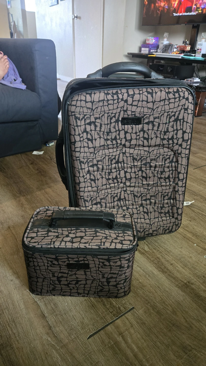 Mizsok Luggage Set - Travel Bag and Cosmetic Case