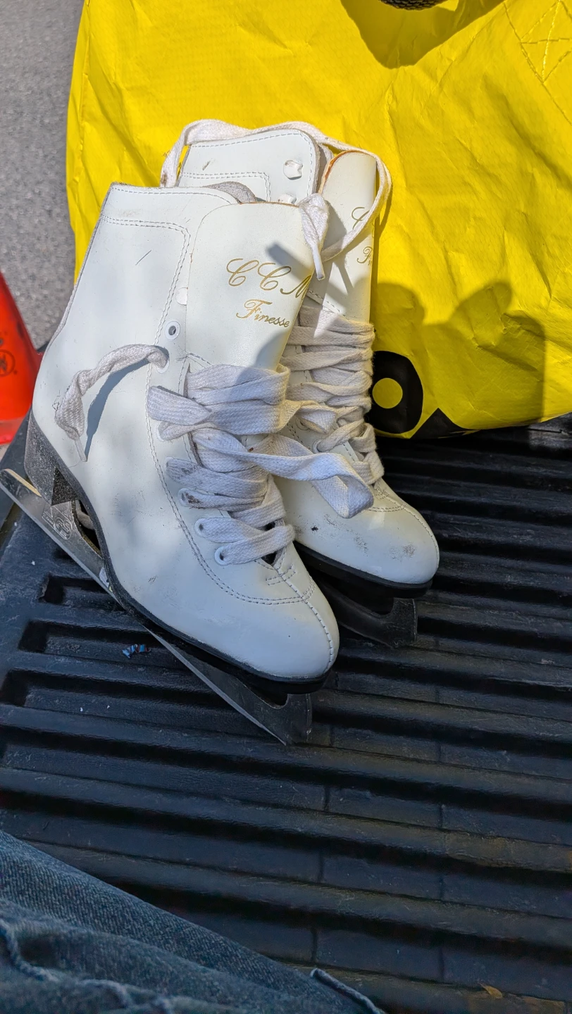 CCM Finesse Figure Skates