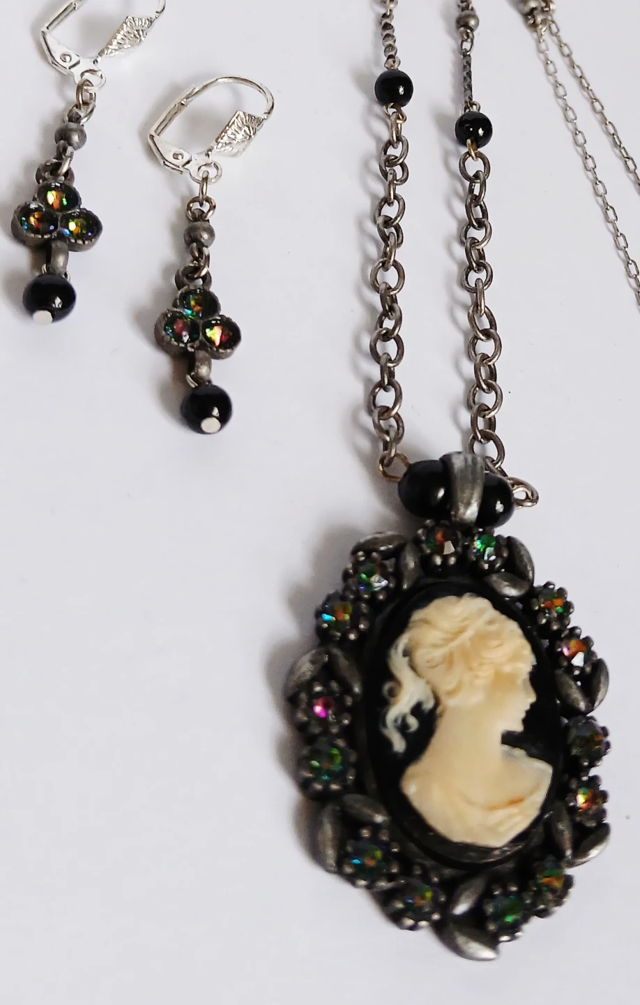 Cameo Necklace and Earrings Set - photo 2
