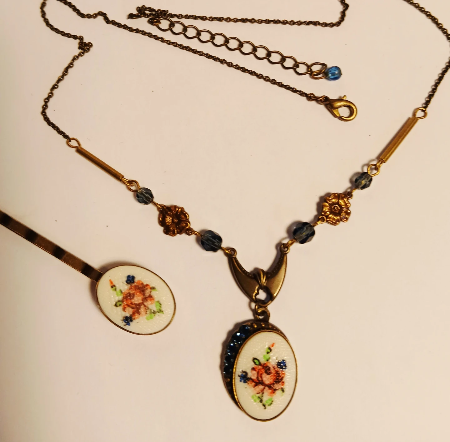 Vintage Floral Necklace and Hair Clip Set - photo 3