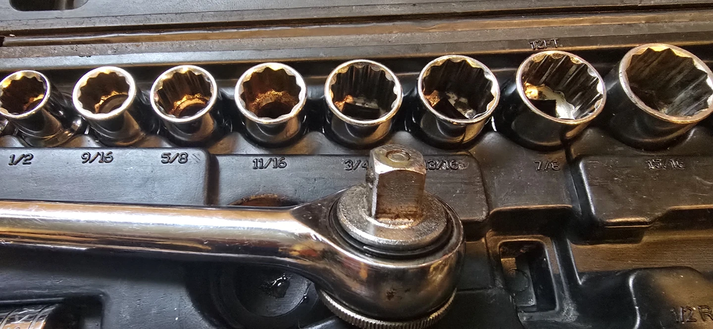 Husky Socket Set with Ratchet and Case - photo 3