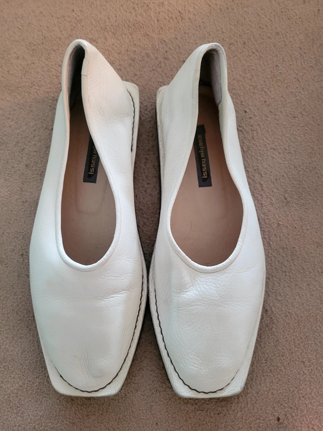 Issey Miyake White Leather Pointed Toe Flats 38⚽