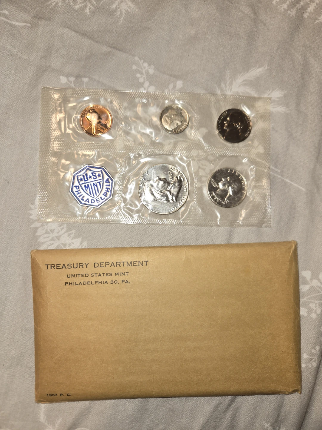 Unopened proof sets from 1957 - photo 2