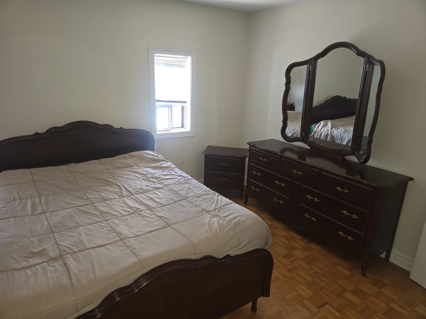 Cherry Wood Bedroom Set - 5 Pieces - photo 5