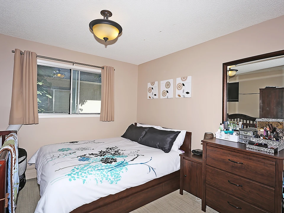 PRIVATE ROOM FOR RENT - photo 2