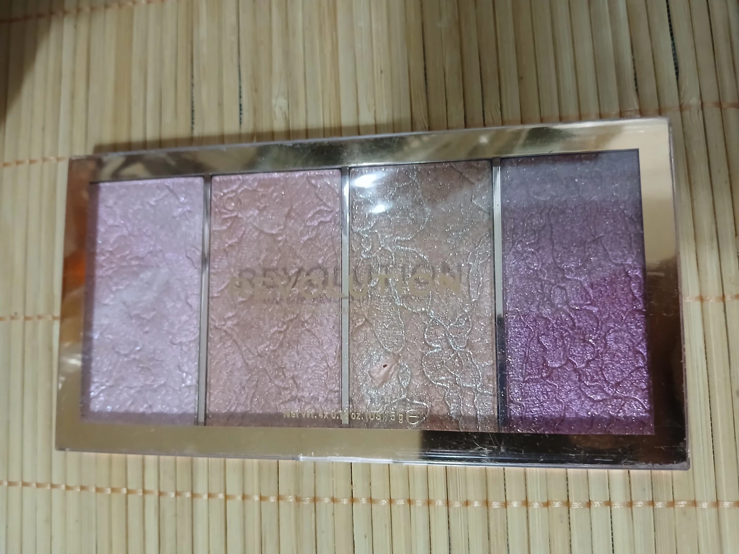 Makeup Revolution Highlighter Palette⚽