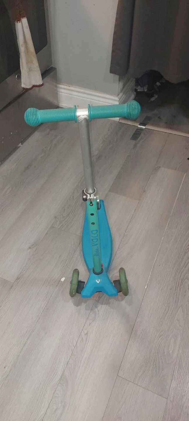 Kids Teal 3-Wheel Scooter
