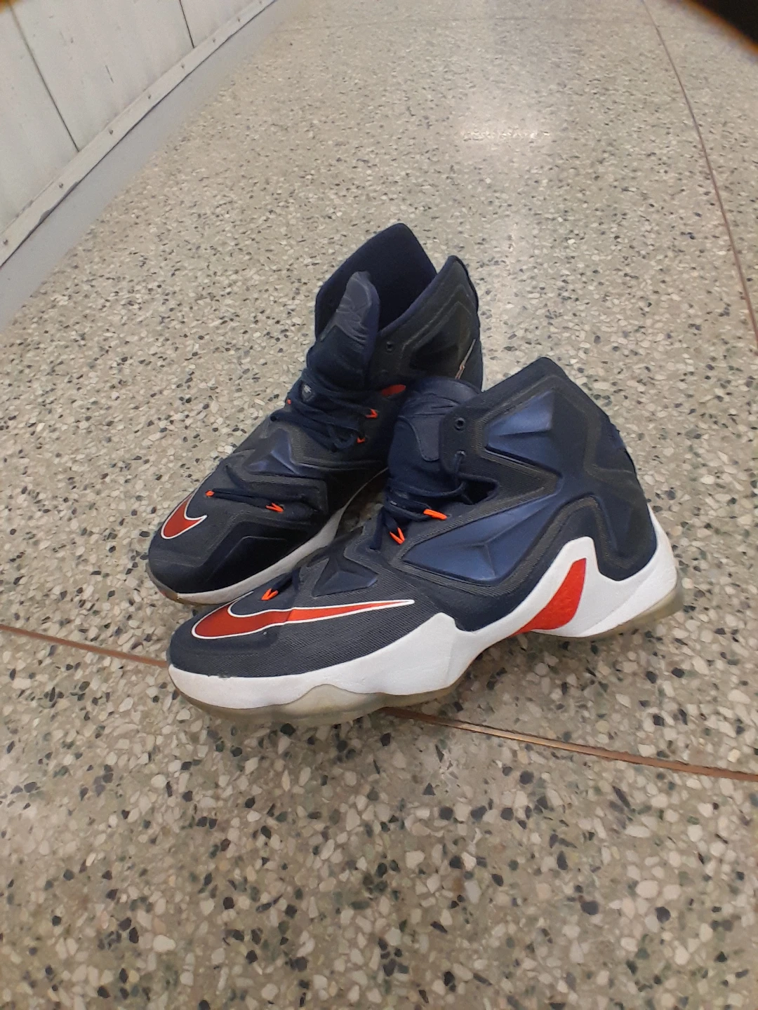 Nike LeBron XIII Men's Basketball Shoes  Men's Size 15