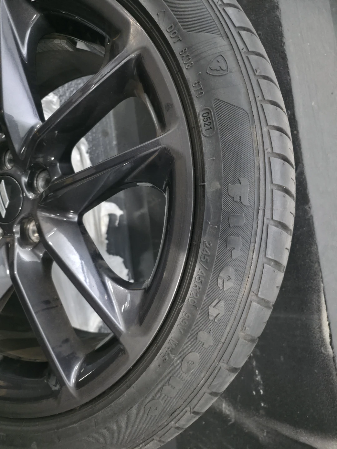 Dodge Challenger OEM 20” Wheels & Firestone Tires 245/45R20 - photo 2