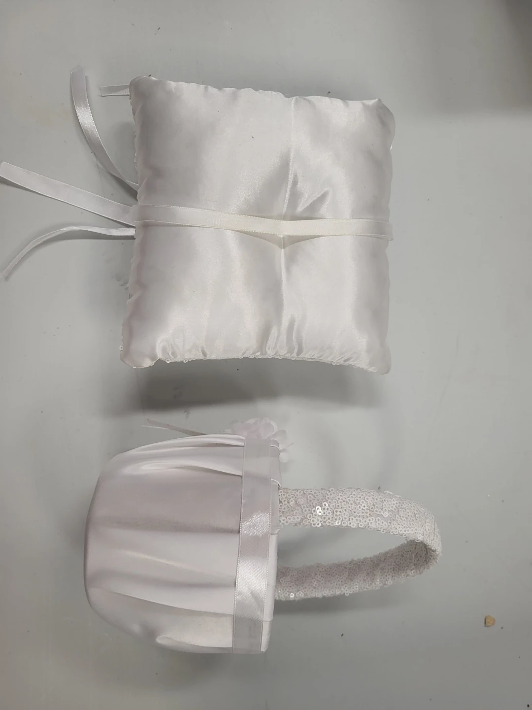 White sequin ring pillow and flower girl basket set - photo 2