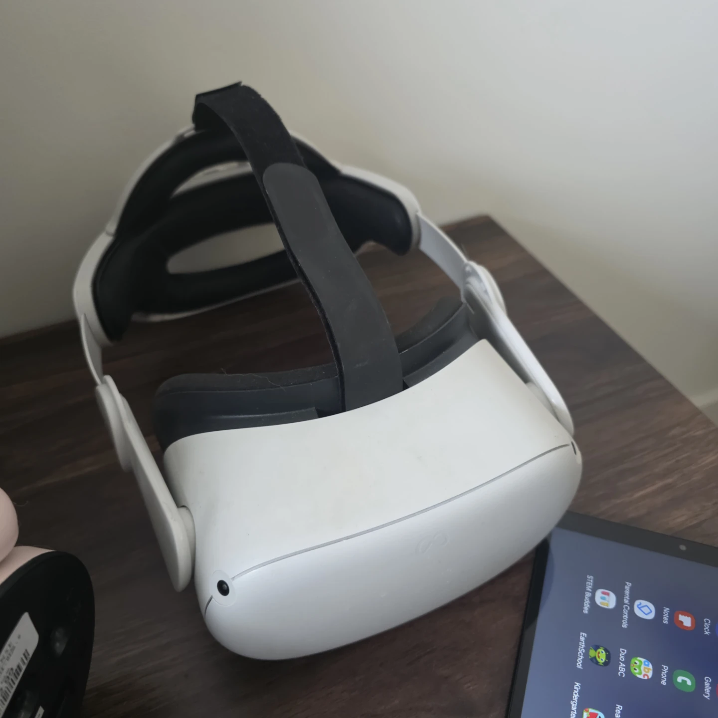 Meta Quest 2 AR/VR headset