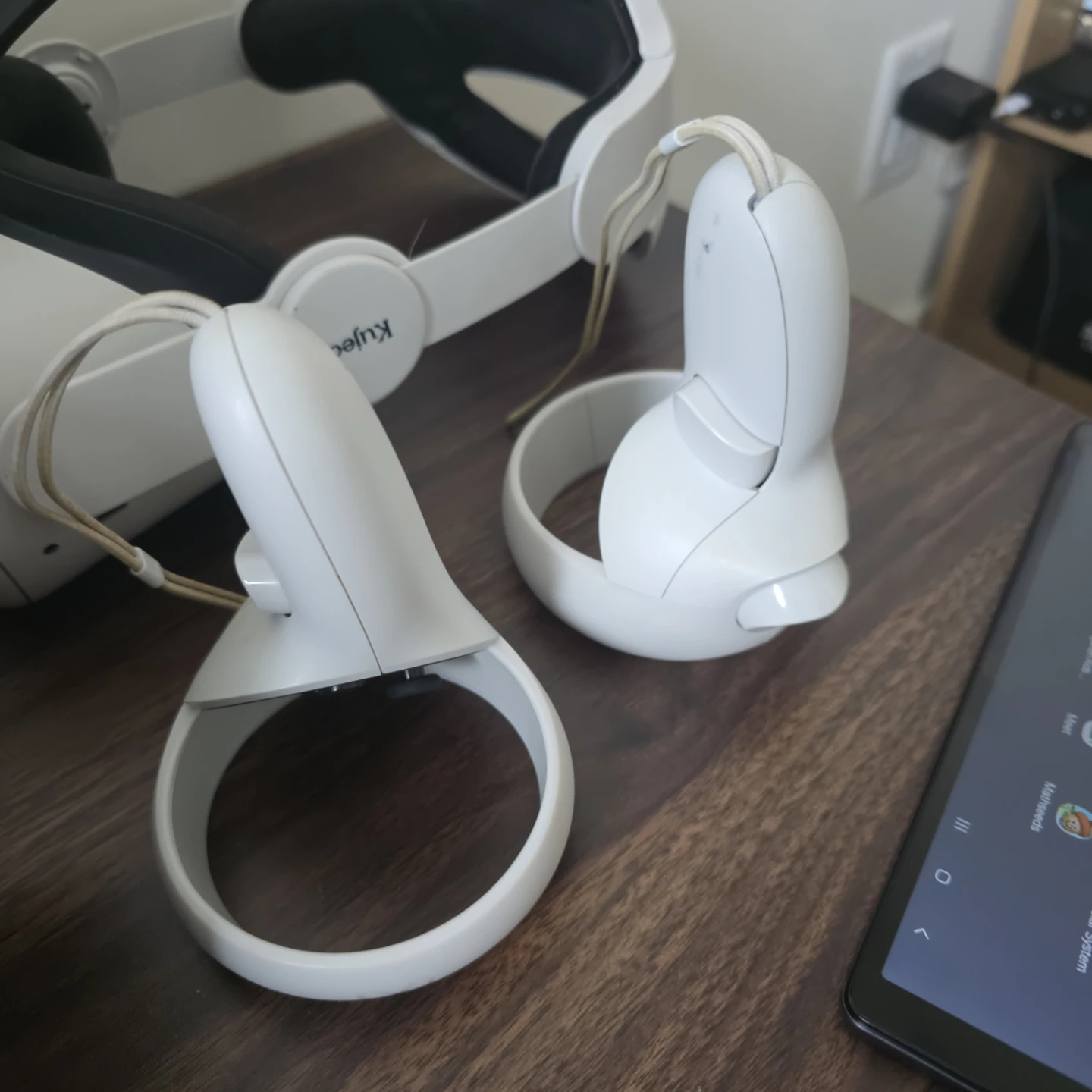 Meta Quest 2 AR/VR headset - photo 3
