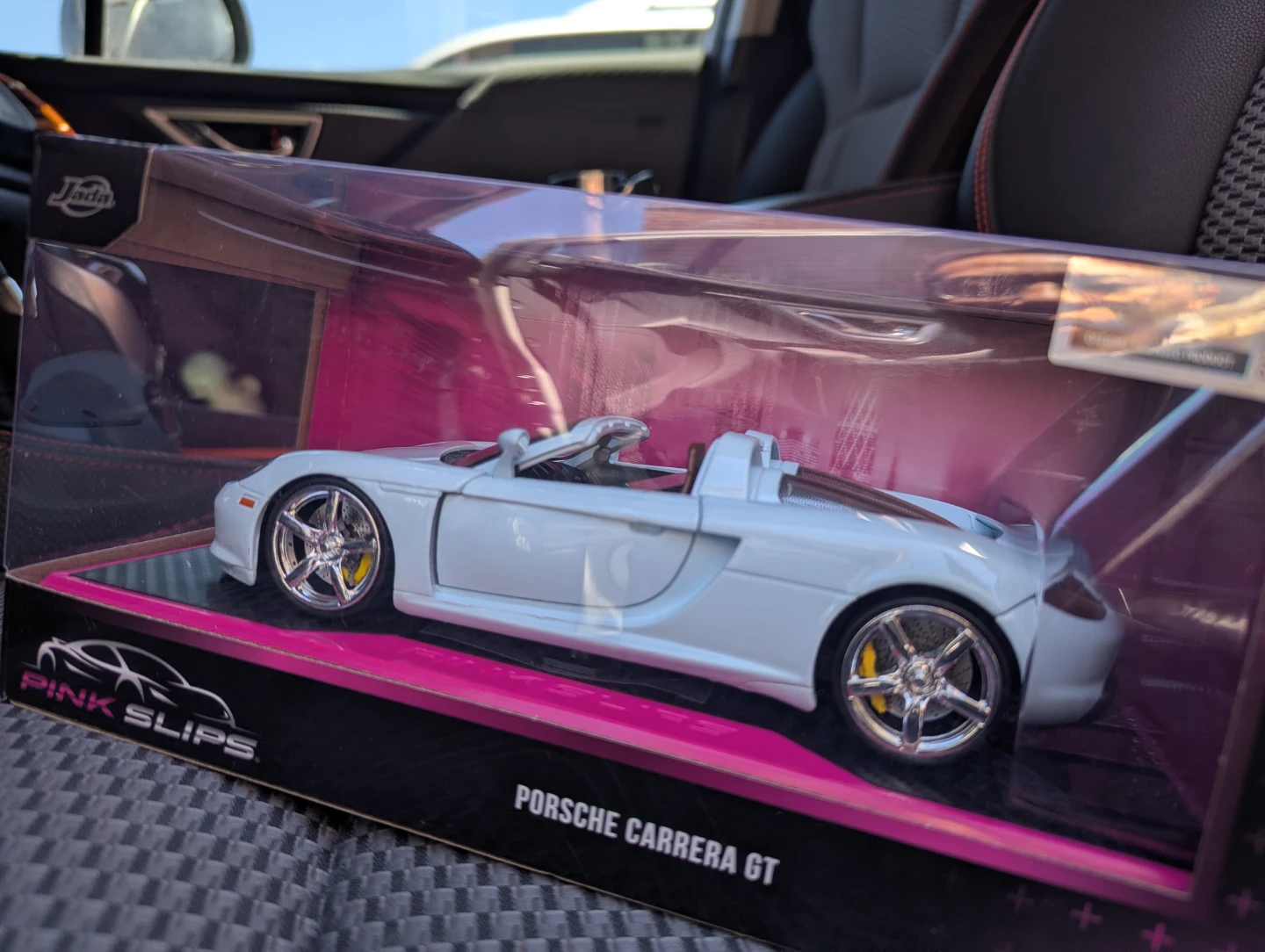 Jada Pink Slips Porsche Carrera GT 1:24 Diecast Car - photo 3