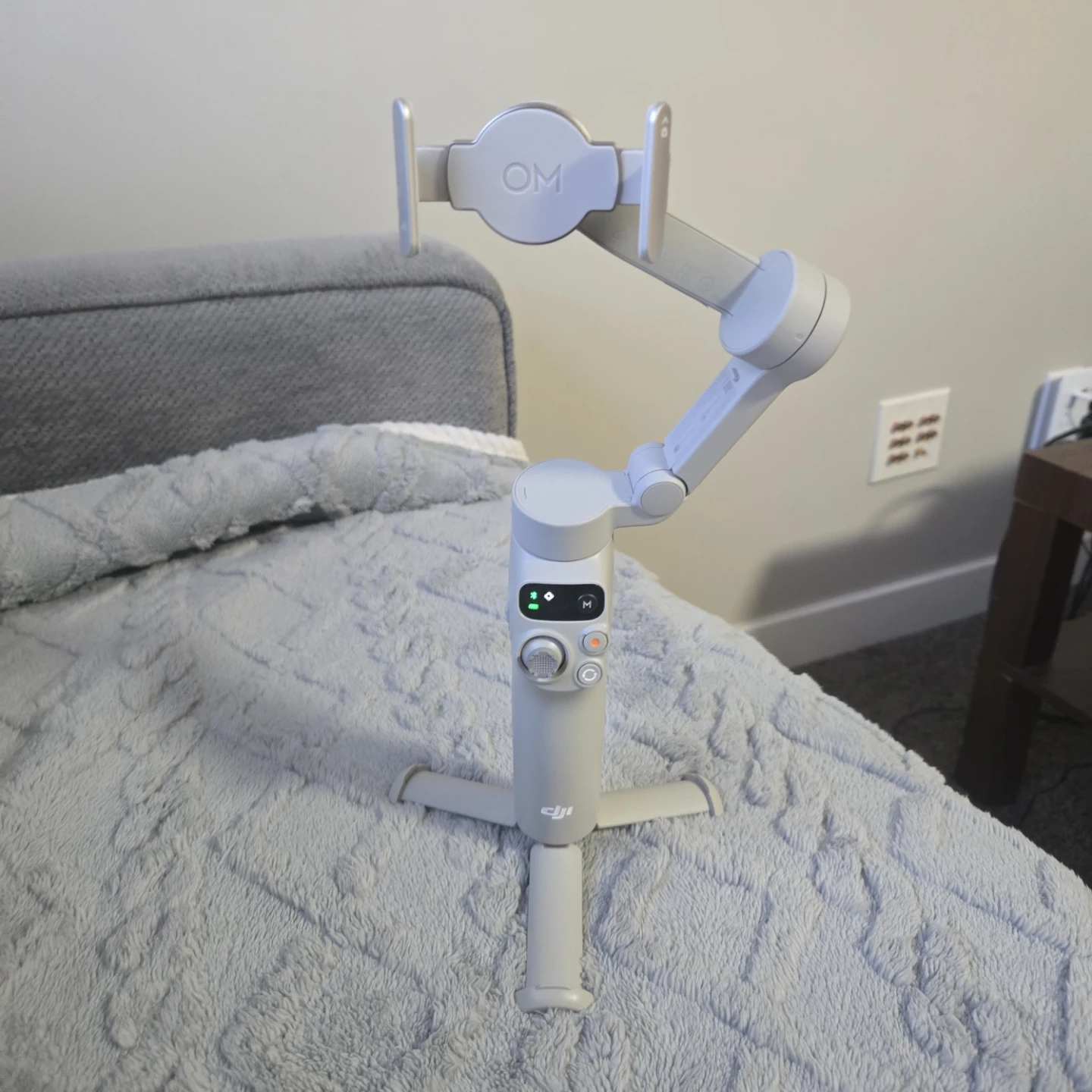 DJI Osmo Mobile 7 Gimbal Stabilizer - photo 2