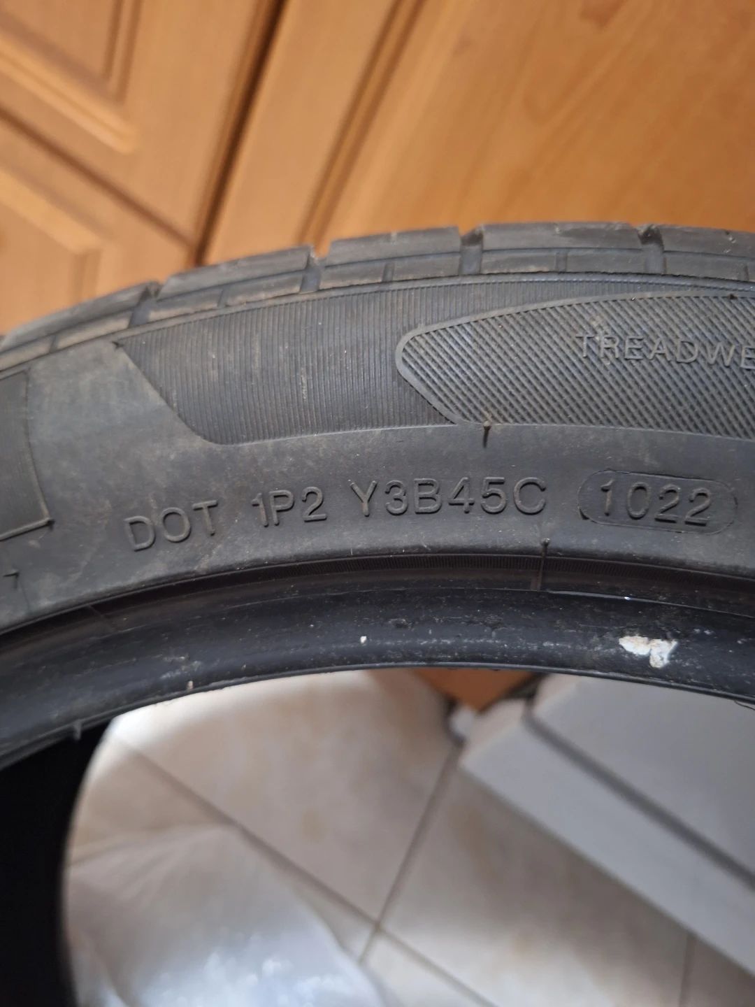 Set of 4  Altenzo Comfort 255/40ZR19 Tire - photo 2
