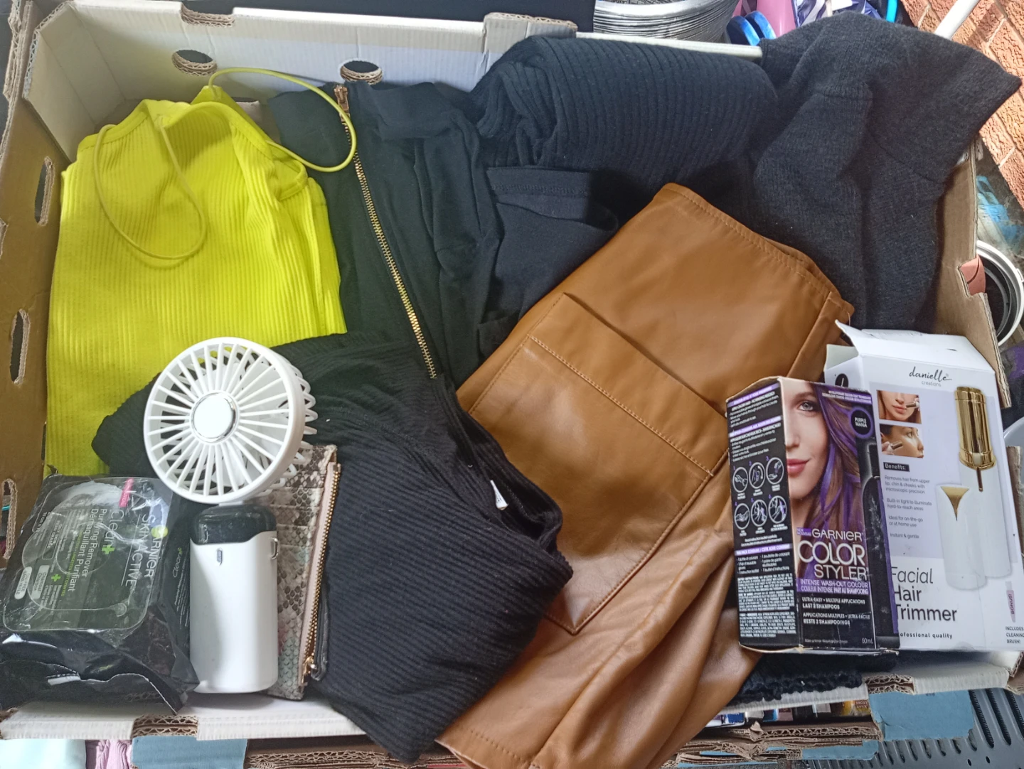 Mixed lot of women's clothing and accessories