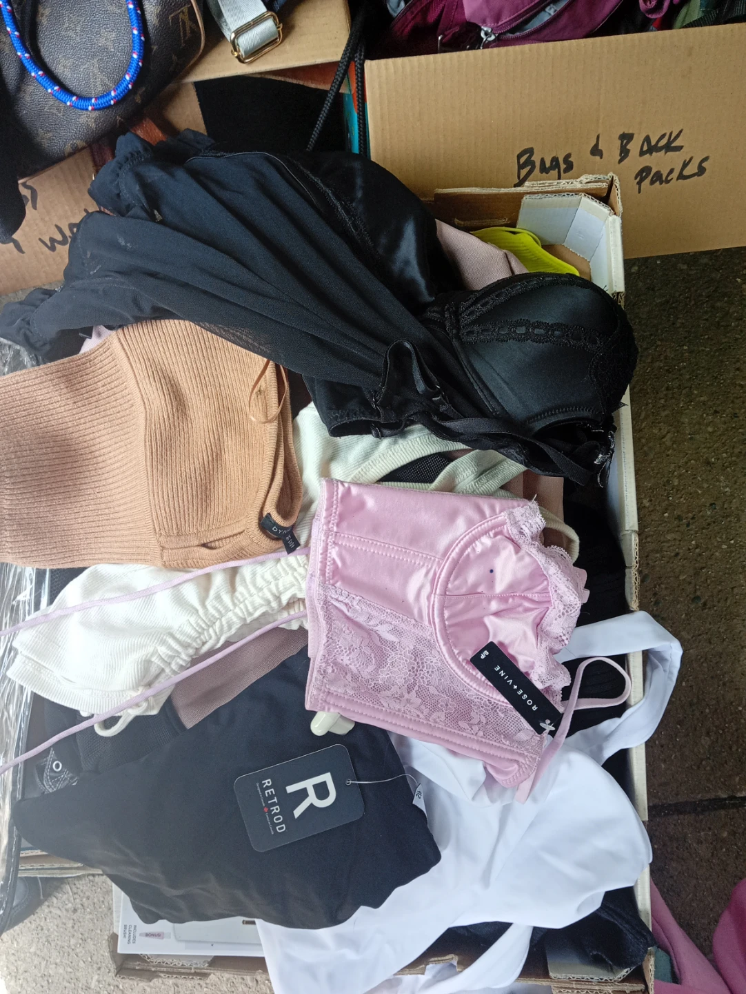Mixed lot of women's clothing and accessories - photo 3