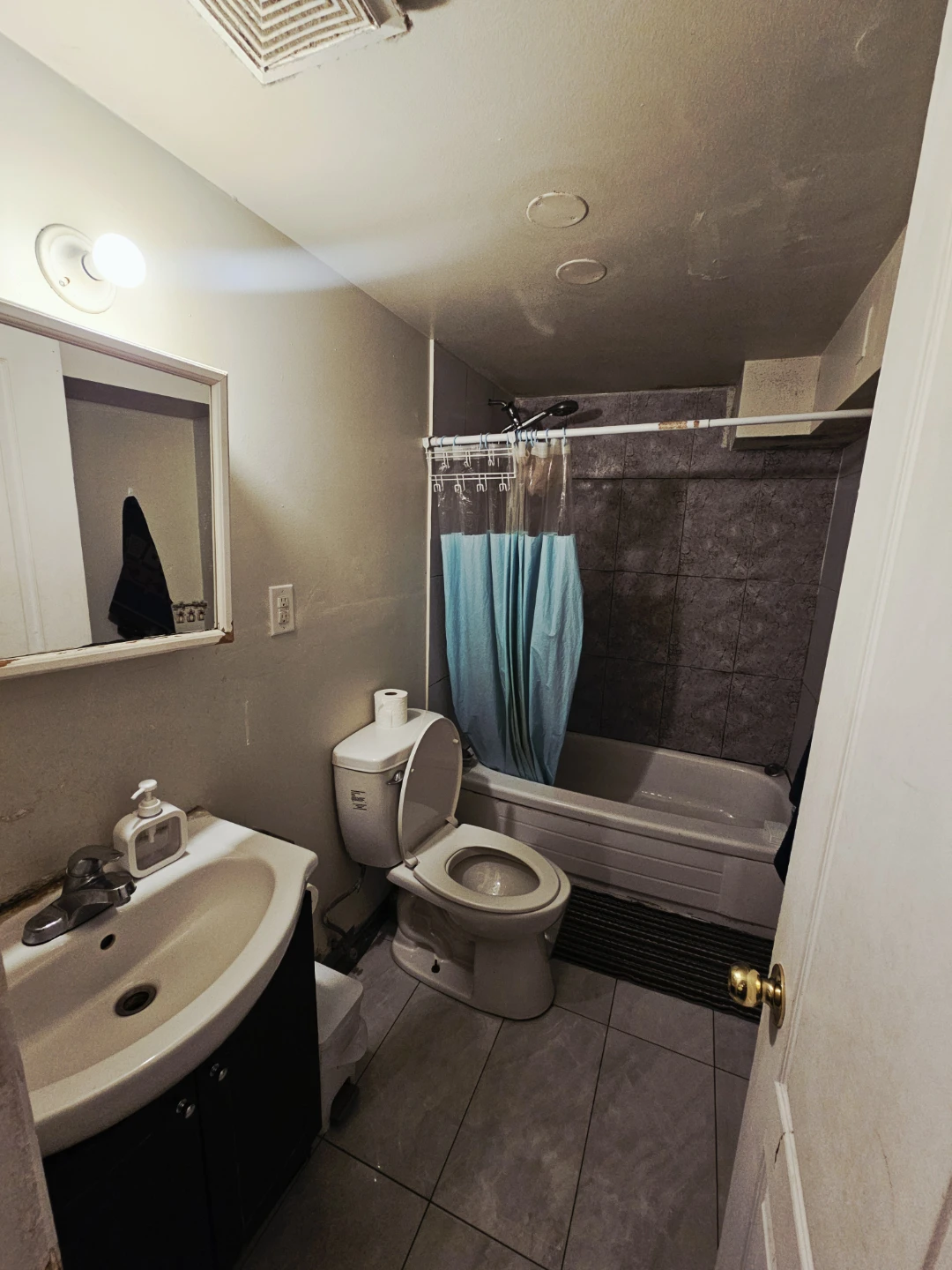 In basement private room available for rent