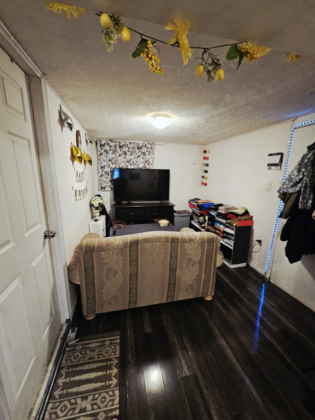 In basement private room available for rent - photo 2