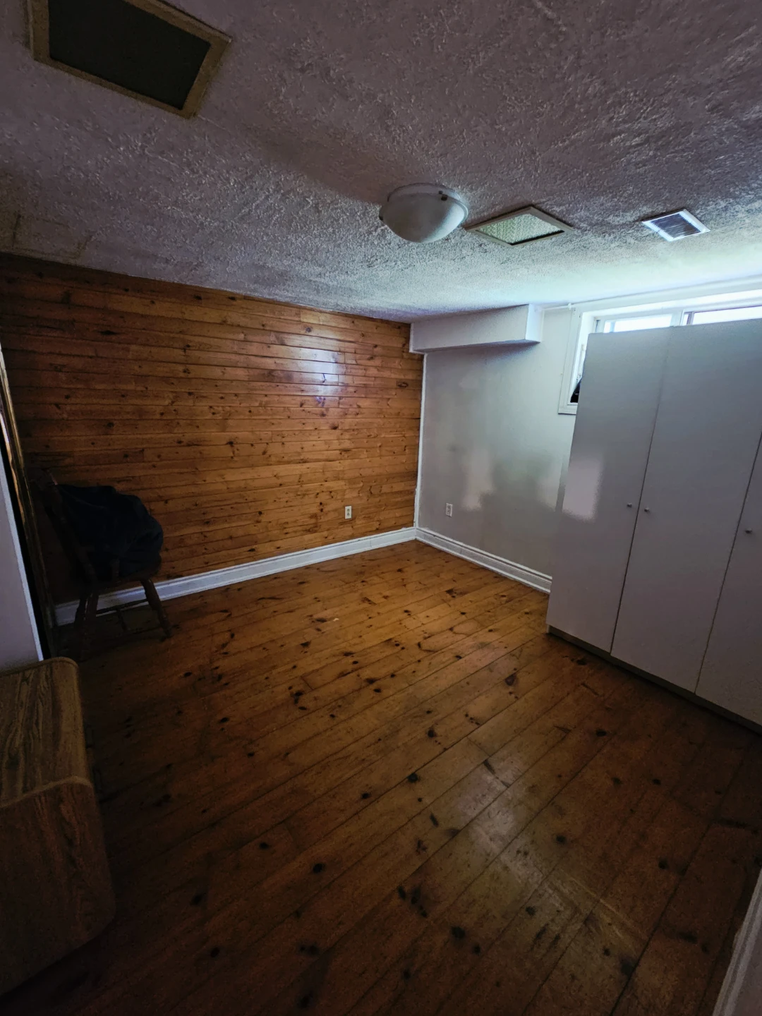 In basement private room available for rent - photo 3