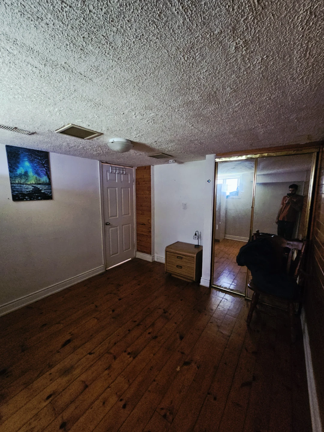 In basement private room available for rent - photo 4