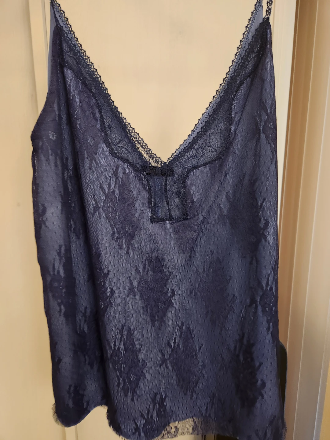 ⚽️ Oysho Navy Lace Cami Top
