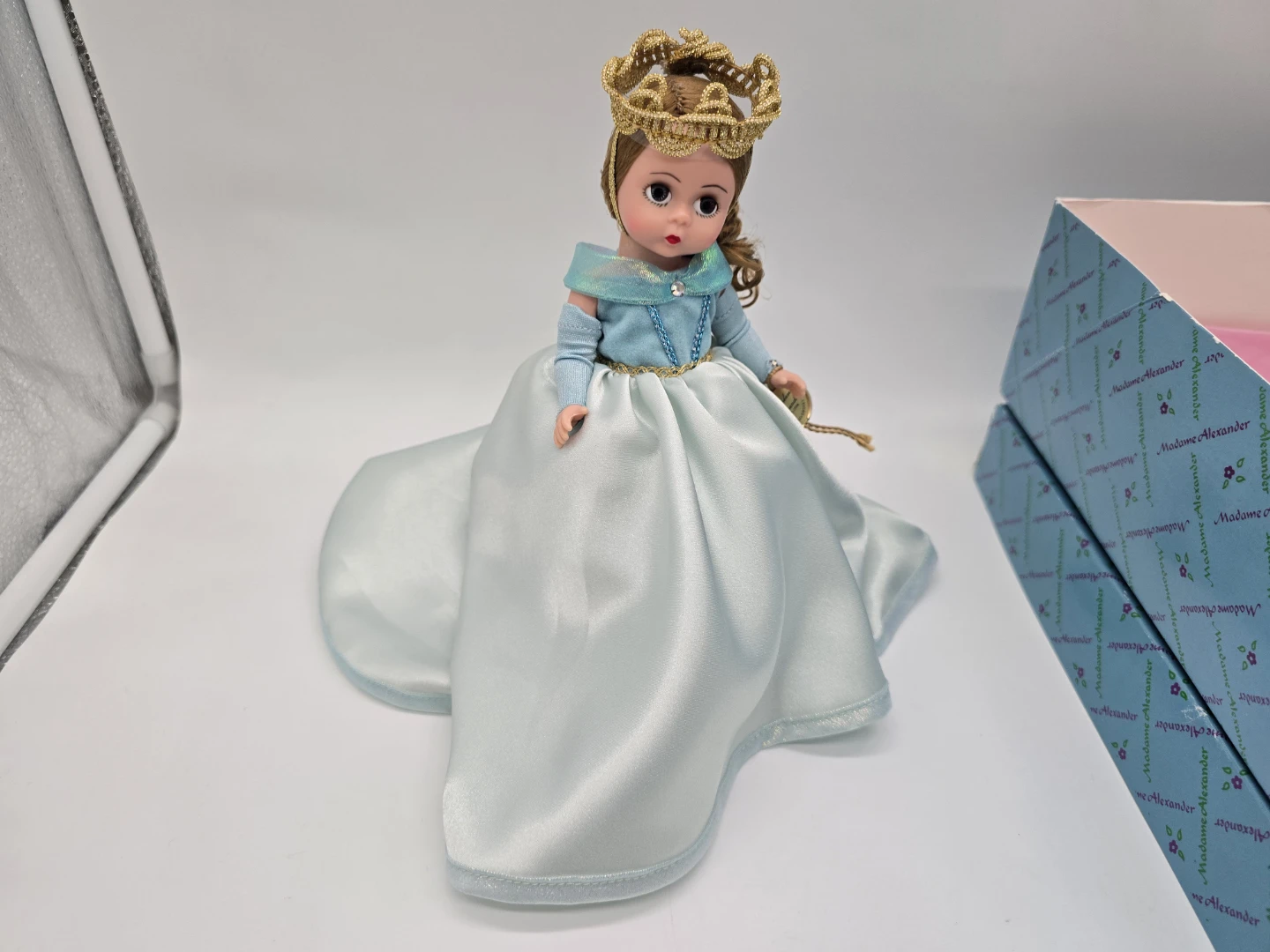 Madame Alexander 8-inch Sleeping Beauty Doll (missing wheel) - photo 2