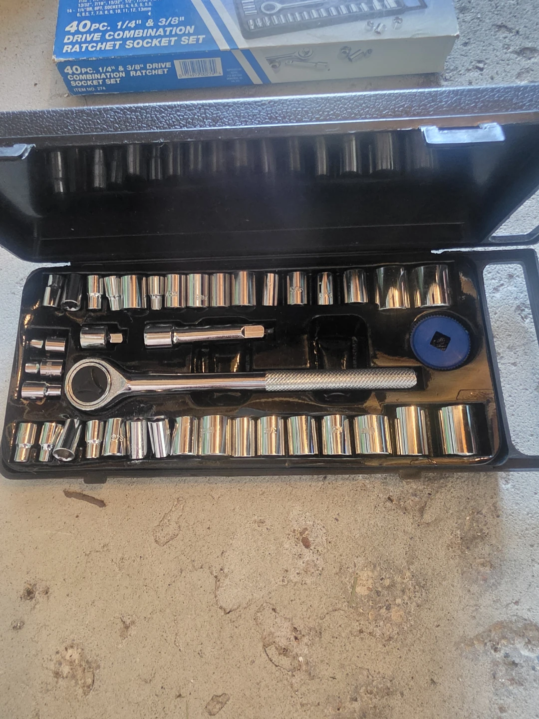 Outils Royal Tools 40pc 1/4" & 3/8" Drive Ratchet Socket Set