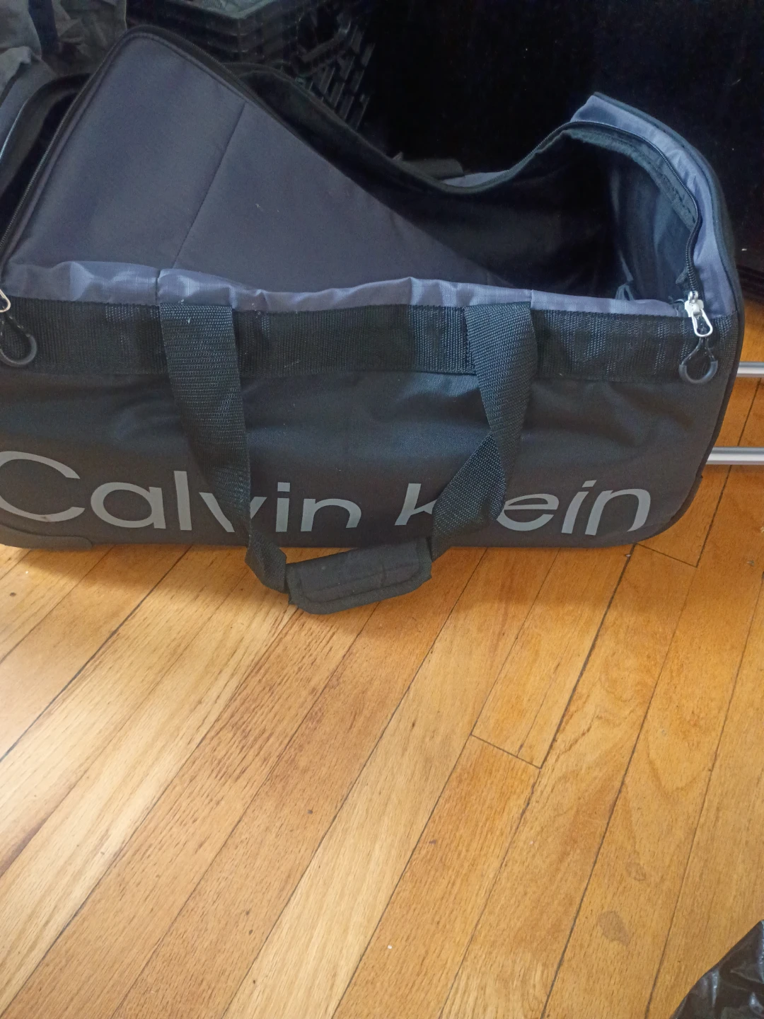 ⚽Calvin Klein Black Duffel Bag with Wheels