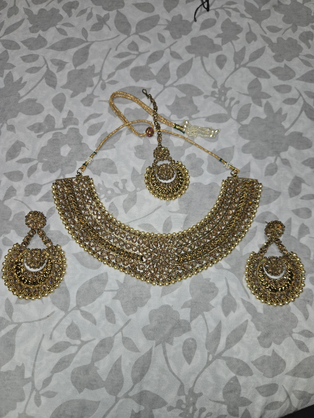 Gold-tone Indian Jewellery Set with Necklace and Earrings