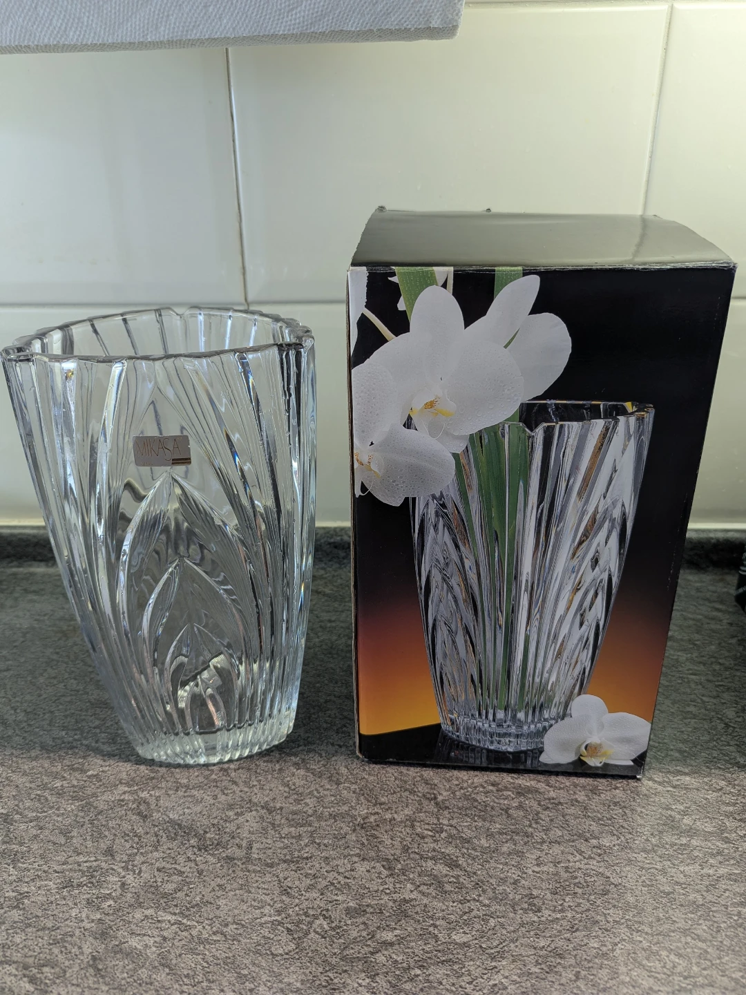 Mikasa Crystal Cathedral Triangle Vase 10.5" - photo 3