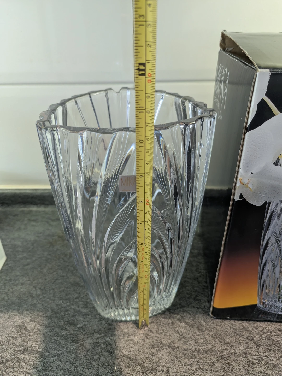 Mikasa Crystal Cathedral Triangle Vase 10.5" - photo 4